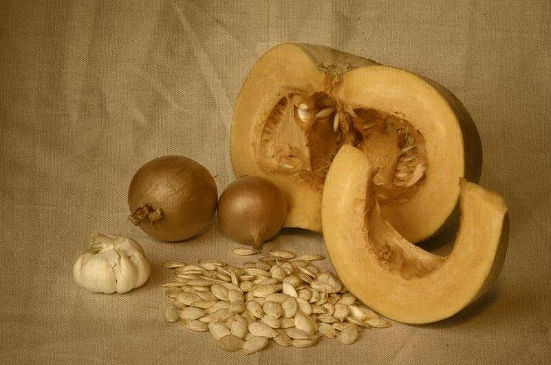 Pumpkin seeds are one of the most effective home remedies to treat prostatitis in men.